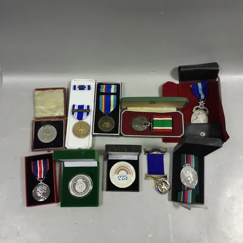 APPROXIMATELY 10 ASSORTED COMMEMORATIVE MEDALS FROM VARIOUS YEARS	