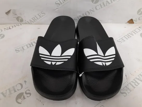 PAIR OF ADIDAS MENS SLIDES IN BLACK - SIZE 9