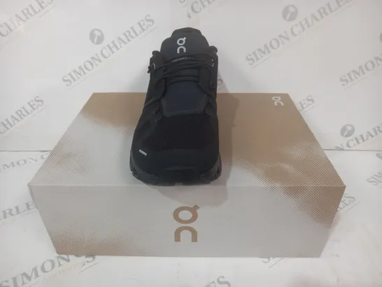 BOXED PAIR OF ON CLOUD 5 SHOES IN BLACK UK SIZE 7.5