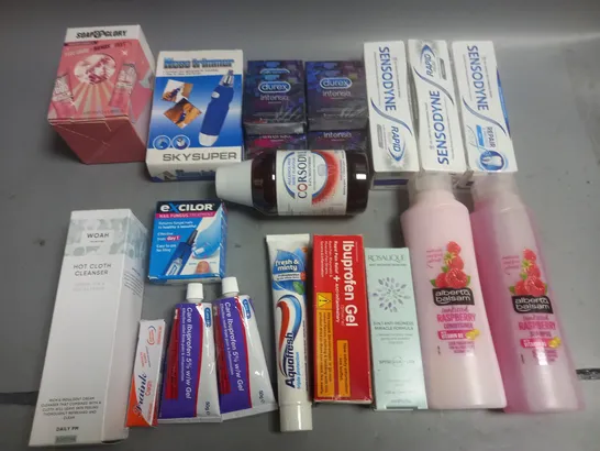 LOT OF APPROXIMATELY 20 ASSORTED HEALTH AND BEAUTY ITEMS TO INCLUDE SESONDFYNE TOOTHPASTE, INBUPROFEN SOAP AND NAIL FUNGUS TREATMENT