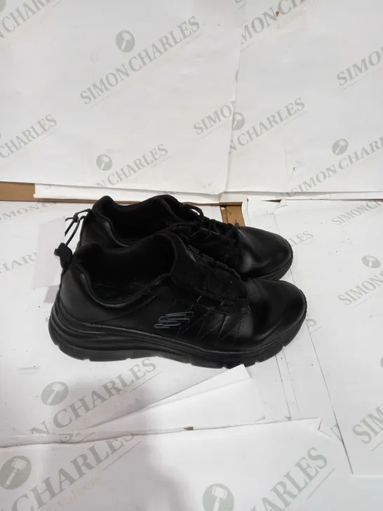 SKECHERS LITE-WEIGHT TRAINER BLACK - SIZE UK 5.5