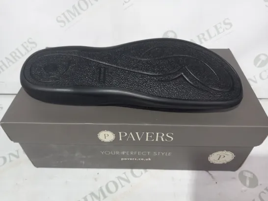 BOXED PAIR OF PAVERS OPEN TOE SANDALS IN BLACK/LEOPARD PRINT EU SIZE 38