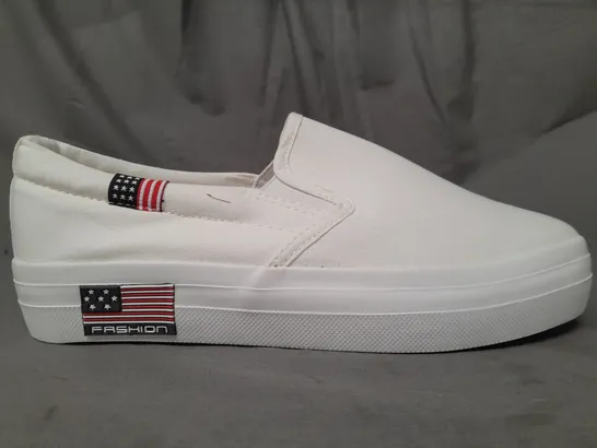 BOXED PAIR OF FASHION CANVAS SLIP-ON SHOES IN WHITE EU SIZE 40