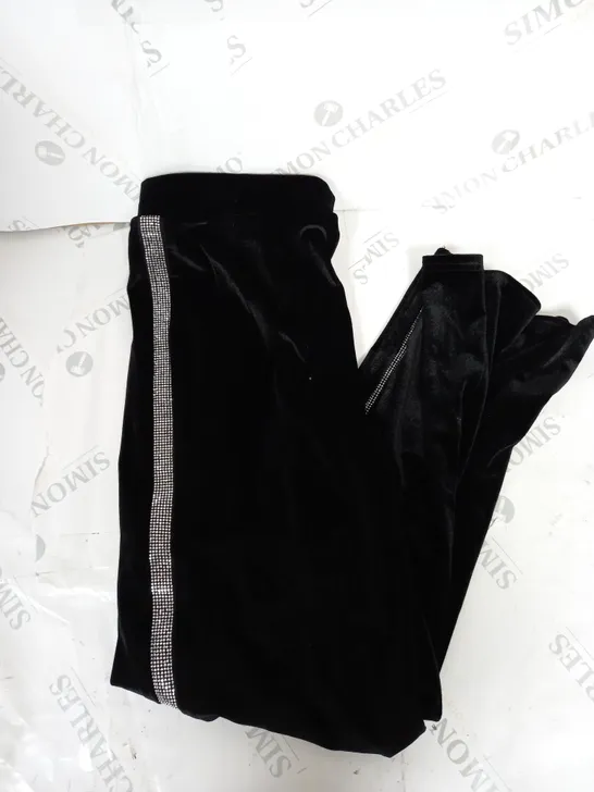 APPROXIMATELY 10 ASSORTED ITEMS OF WOMEN CLOTHING TO INCLUDE APRICOT SATIN SHIRT IN SIZE 18, FRANK USHER PONCHO IN SIZE L/XL, JULIEN MACDONALD BLACK TROUSERS IN SIZE XS