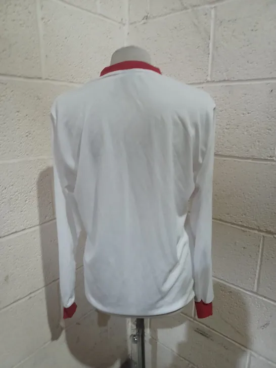 APPROXIMATELY 6 ERREA STYLE FOOTBALL TOP IN VARIOUS SIZES - WHITE AND RED