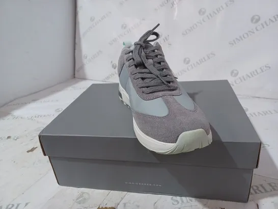 BOXED VIONIC TRAINERS IN GREY SIZE 7