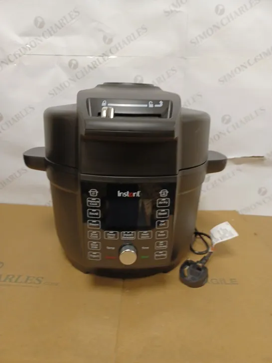 INSTANT POT DUO CRISP WITH ULTIMATE LID MULTI-COOKER AND AIR FRYER 