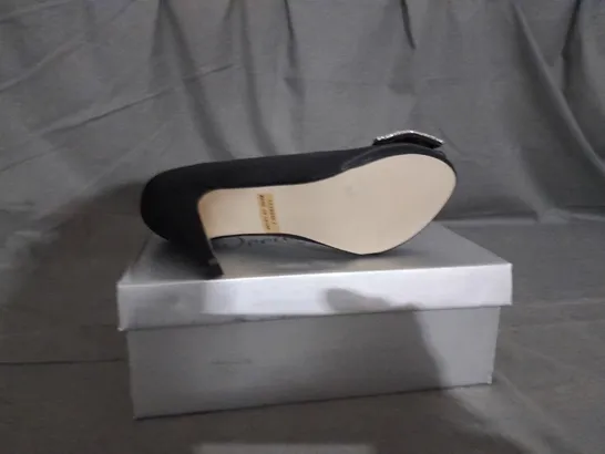 APPROXIMATELY 12 BOXED PAIR OF CASANDRA HEELED OPEN TOE SHOES IN BLACK VARIOUS SIZES TO INCLUDE SIZE 6