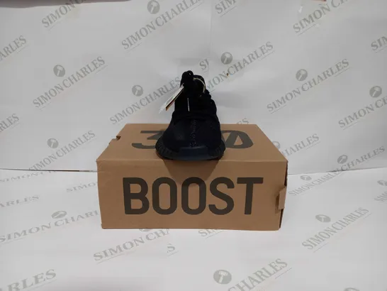 YEEZY BOOST 350 V2 IN BLACK - UK 5