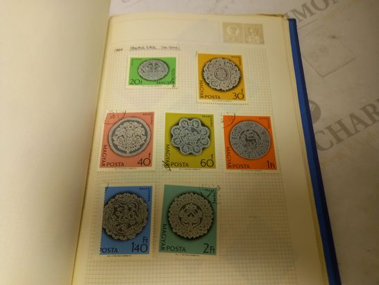 LOT OF A SIGNIFICANT QUANTITY OF INTERNATIONAL STAMPS