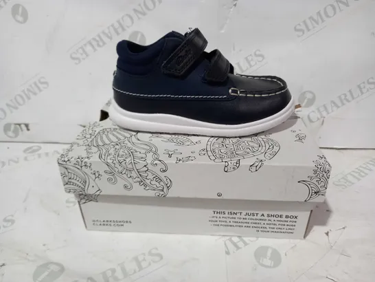 BOXED PAIR OF CLARKS CHILDREN'S VELCRO STRAP SHOES IN NAVY UK SIZE 9