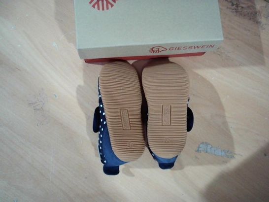 BOXED PAIR OF GIESSWEIN KIDS SLIM FIT SHOES NAVY POLKADOT SIZE 24