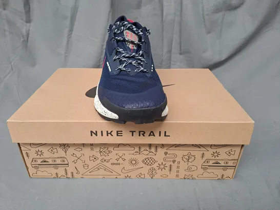 BOXED PAIR OF NIKE PEGASUS TRAIL 3 GTX SHOES IN NAVY/RED UK SIZE 11