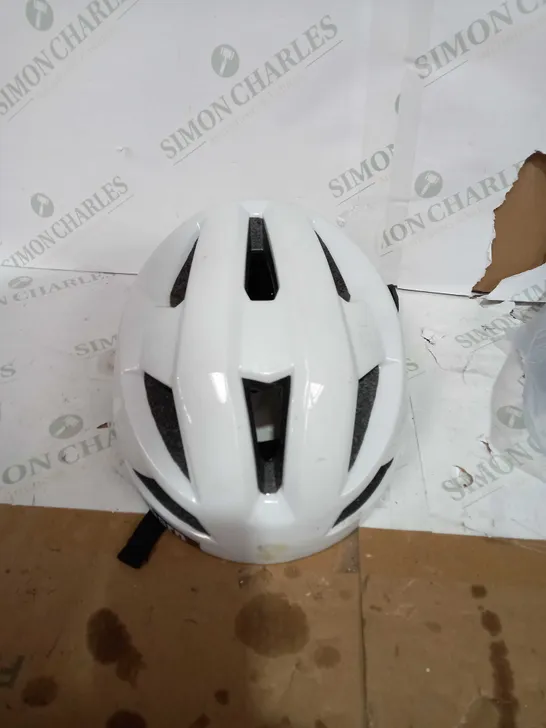 WHITE BICYCLE SAFETY HELMET 