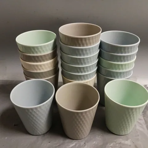 APPROXIMATELY 18 10x8cm CUPS IN VARIOUS COLOURS