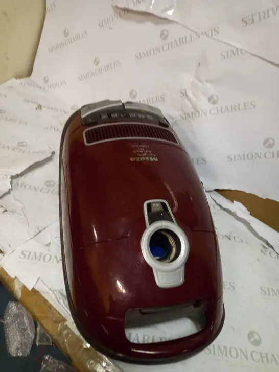 MIELE VACUUM CLEANER 