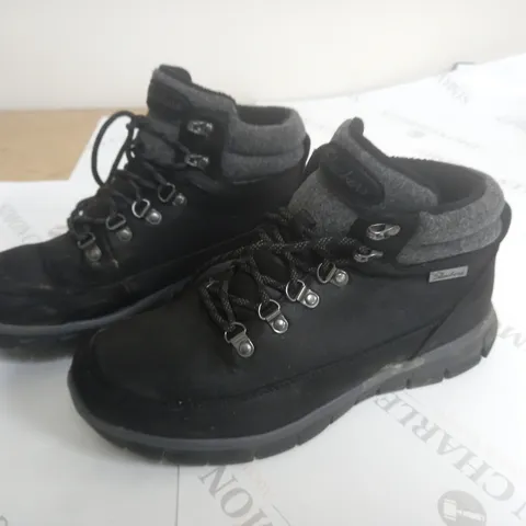 BOXED SKECHERS SYNERGY WARM TECH BOOTS, BLACK - SIZE 7