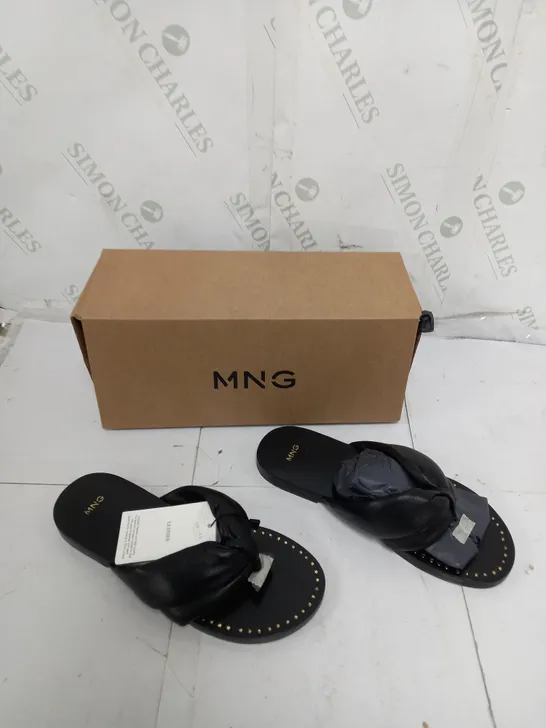 BOXED PAIR OF MNG LEATHER SANDALIA FOMY IN BLACK SIZE 36