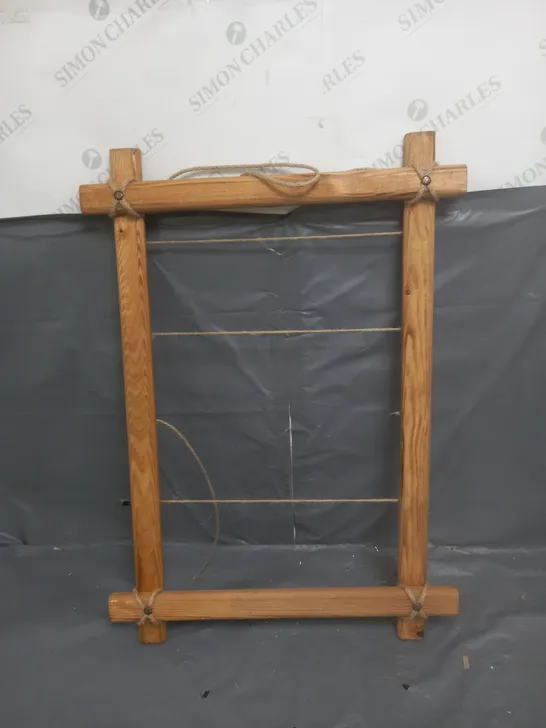 HANGING STRING PICTURE FRAME - COLLECTION ONLY 