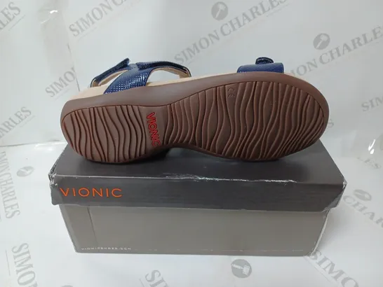 BOXED PAIR OF VIONIC ORTHOTIC REST FARRA FLAT STRAPPY SANDALS W/ FMT TECHNOLOGY - UK SIZE 6, NAVY