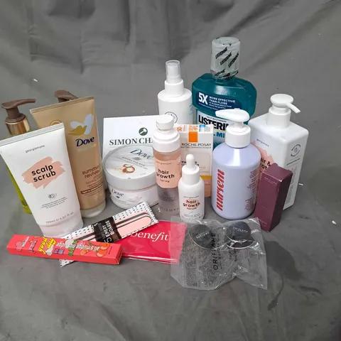 APPROXIMATELY 20 ASSORTED COSMETIC PRODUCTS TO INCLUDE GEORGIEMANE SCALP SCRUB, NURSEN HAND WASH, MADE BY MITCHELL EYELINER PENCIL ETC