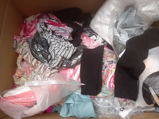 BOX OF APPROXIMATELY 25 ASSORTED CLOTHING ITEMS TO INCLUDE - SOCKS , POLO SHIRT , T-SHIRT ETC