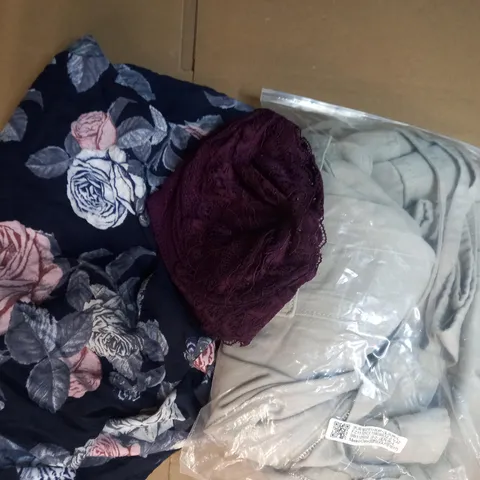 BOX OF APPROXIMATELY 10 ASSORTED CLOTHING AND FASHION ITEMS OF VARIOUS COLOURS AND STYLES TO INCLUDE DOROTHY PERKINS, WACOAL, ETC