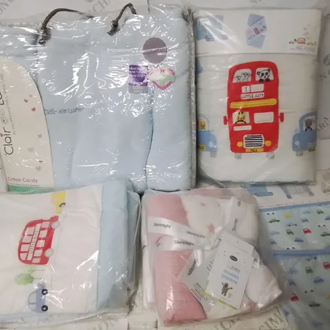 LOT OF ASSORTED BABY FABRIC ITEMS TO INCLUDE SILENTNIGHT MUSLIN SQUARES, CRIB BALES AND BUMPER