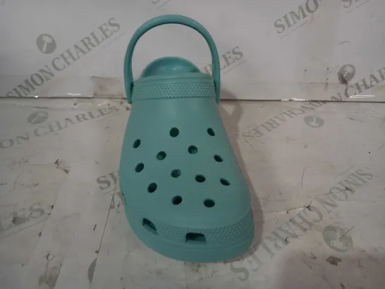 BOXED PAIR OF CROCS IN LIGHT BLUE SIZE W8