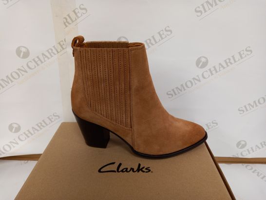 BOXED PAIR OF CLARKS LADIES BOOTS - BROWN SIZE 6