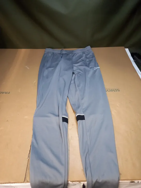 GREY NIKE DRI-FIT PANTS SIZE M