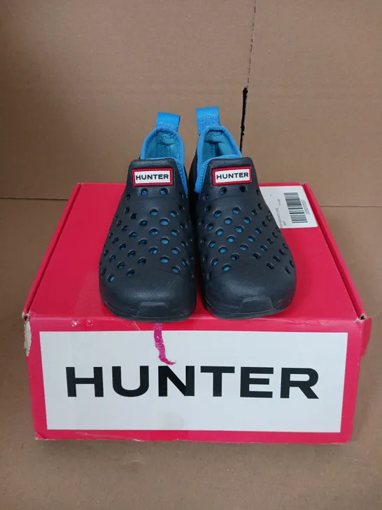 BOXED HUNTER KIDS WATER SHOES - SIZE 9 KIDS