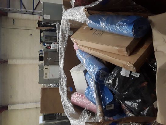 LARGE PALLET OF A SIGNIFICANT QUANTITY OF ASSORTED ITEMS TO INCLUDE UMITIVE NAVY NAPPY BACKPACK, SURDOCA REUSABLE GROCERY BAG, JUNGLE GAZE POSTER ETC