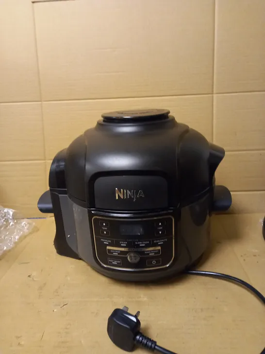 NINJA MULTI-COOKER