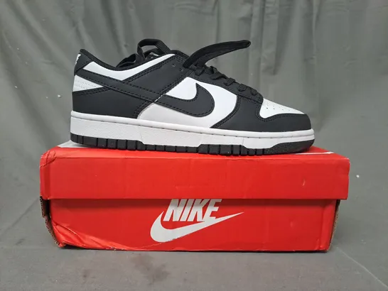 BOXED PAIR OF NIKE DUNK LOW SHOES IN BLACK/WHITE UK SIZE 4.5