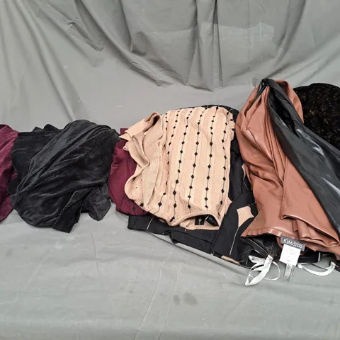 BOX OF ASSORTED CLOTHING ITEMS TOO INCLUDE COATS , TOPS, AND TROUSERS   ETC. 