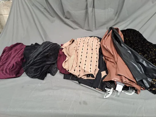 BOX OF ASSORTED CLOTHING ITEMS TOO INCLUDE COATS , TOPS, AND TROUSERS   ETC. 