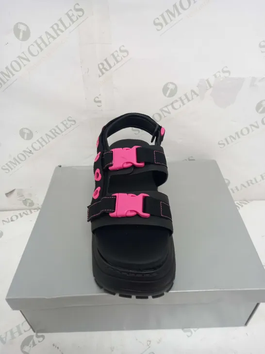 BOXED PAIR OF KOI FOOTWEAR FAKE FEELINGS CHUNKY SANDALS IN BLACK/PINK- SIZE 3