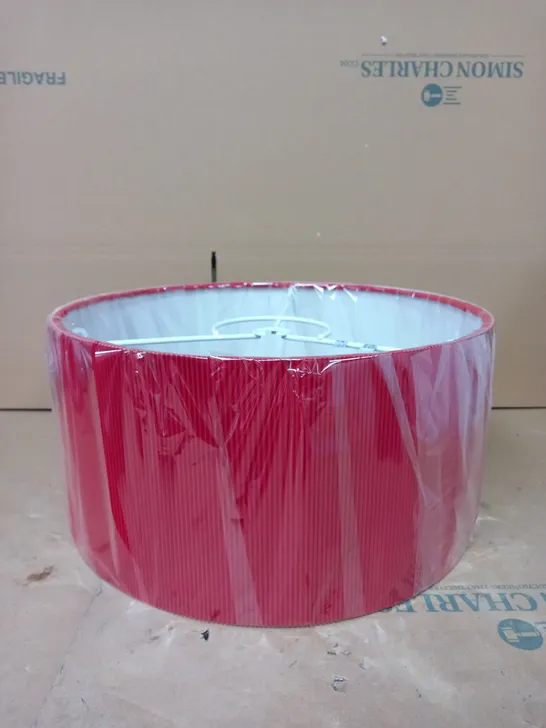 RED RIBBED LIGHTSHADE 40CM