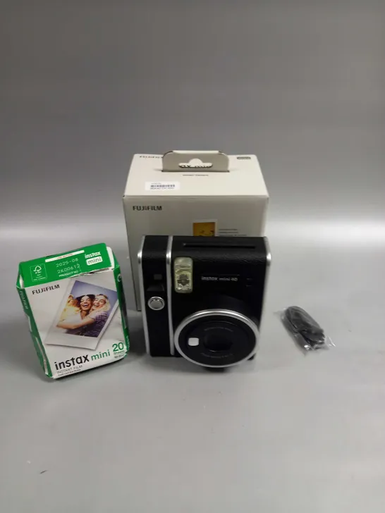 FUJIFILM INSTAX MINI 40 INSTANT CAMERA  RRP £137.99