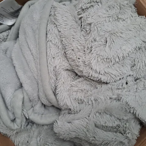 BOXED COZEE HOME VELVETSOFT HEATED THROW IN LIGHT GREY