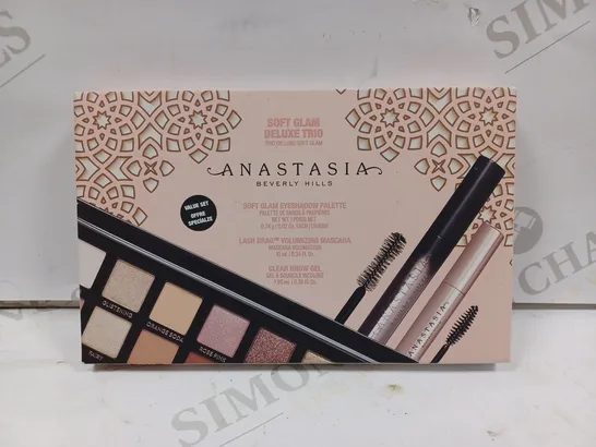 ANASTASIA BEVERLY HILLS SOFT GLAM DELUXE TRIO