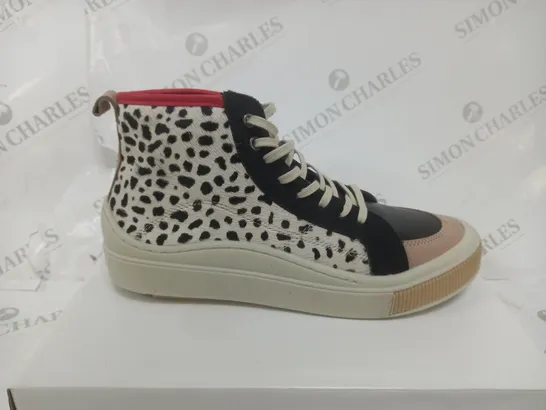 BOXED PAIR OF MODA IN PELLE BEATRYCE HIGH TOP TRAINERS IN LEOPARD PRINT DESIGN EU SIZE 40