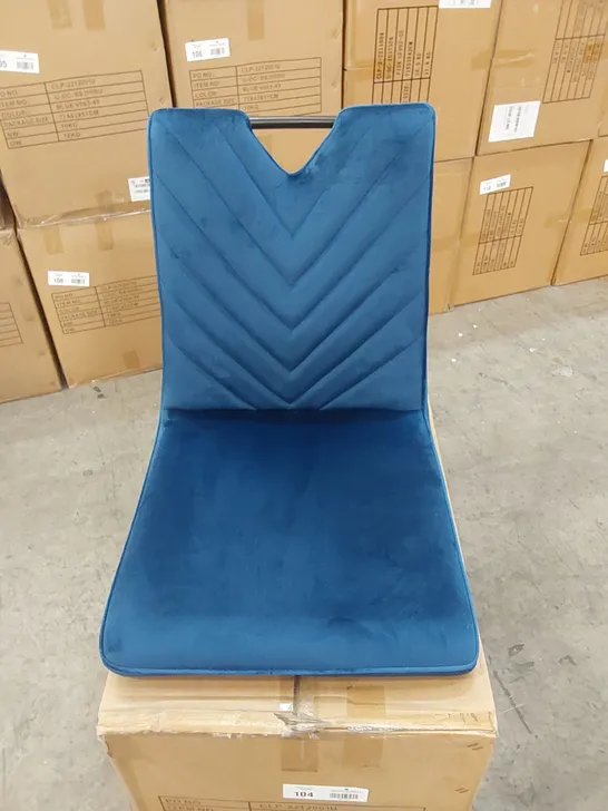 BOX CONTAINING SET OF 2 BLUE VELVET DINING CHAIR