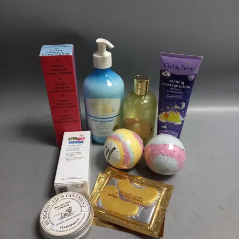 BOX OF APPROXIMATELY 20 COSMETIC ITEMS TO INCLUDE - CHILD'S FARM CALMING LOTION - MOLTON BROWN SHOWER GEL - BATH BOMBS - ETC 