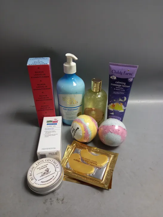 BOX OF APPROXIMATELY 20 COSMETIC ITEMS TO INCLUDE - CHILD'S FARM CALMING LOTION - MOLTON BROWN SHOWER GEL - BATH BOMBS - ETC 