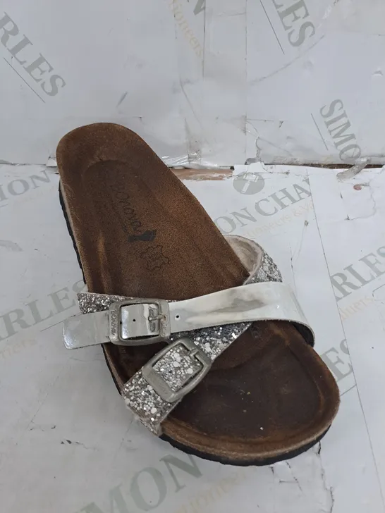 BONOVA X STRAP SANDALS IN SILVER - SIZE 37