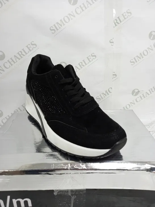 UNBRANDED N/M BLACK GEM SHOES TRAINER - SIZE UNSPECIFIED 