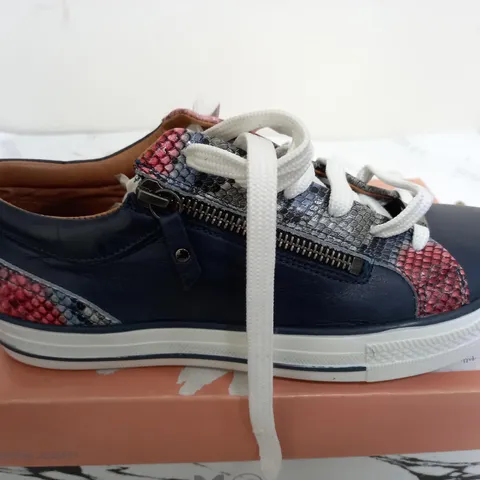 BOXED MODA IN PELLE FIZZALI EATHER LACE UP SHOES IN NAVY