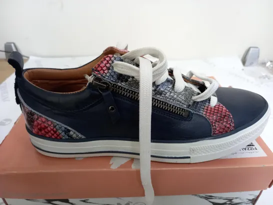 BOXED MODA IN PELLE FIZZALI EATHER LACE UP SHOES IN NAVY